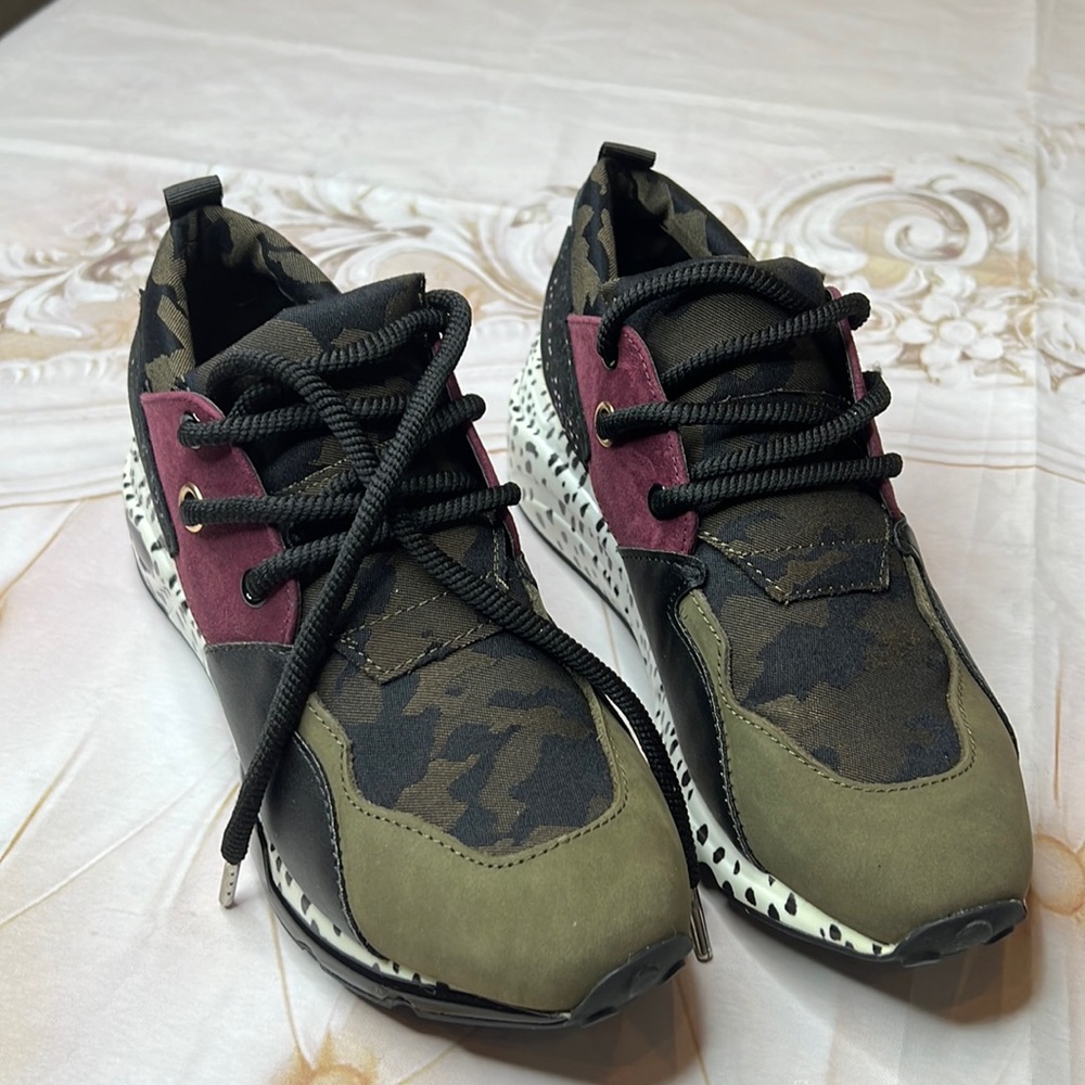 Steve Madden Cliff Olive Multi sz 7